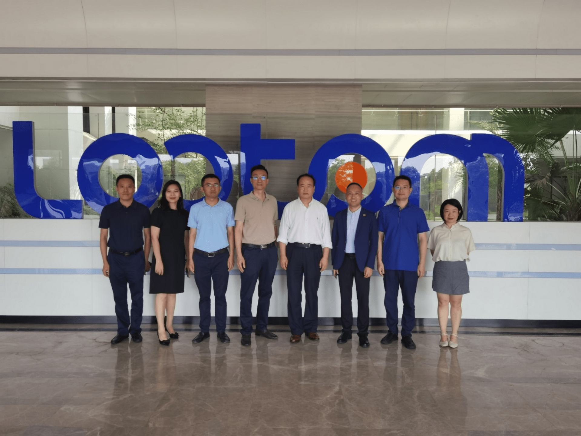 公司獨立董事曹和平一行赴公司考察調(diào)研